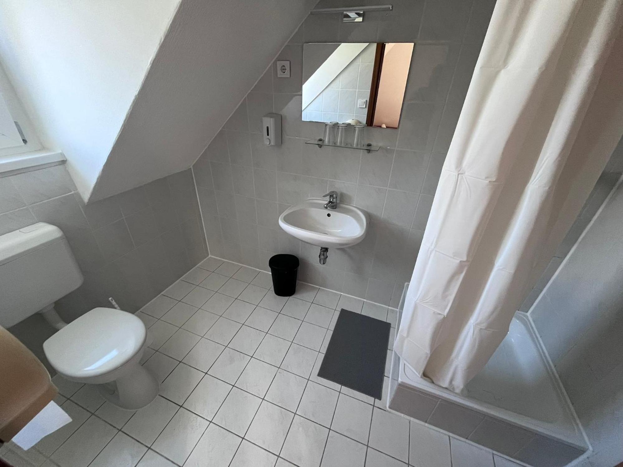 Majus 1 Vendeghaz - Torony Hotel Bagian luar foto