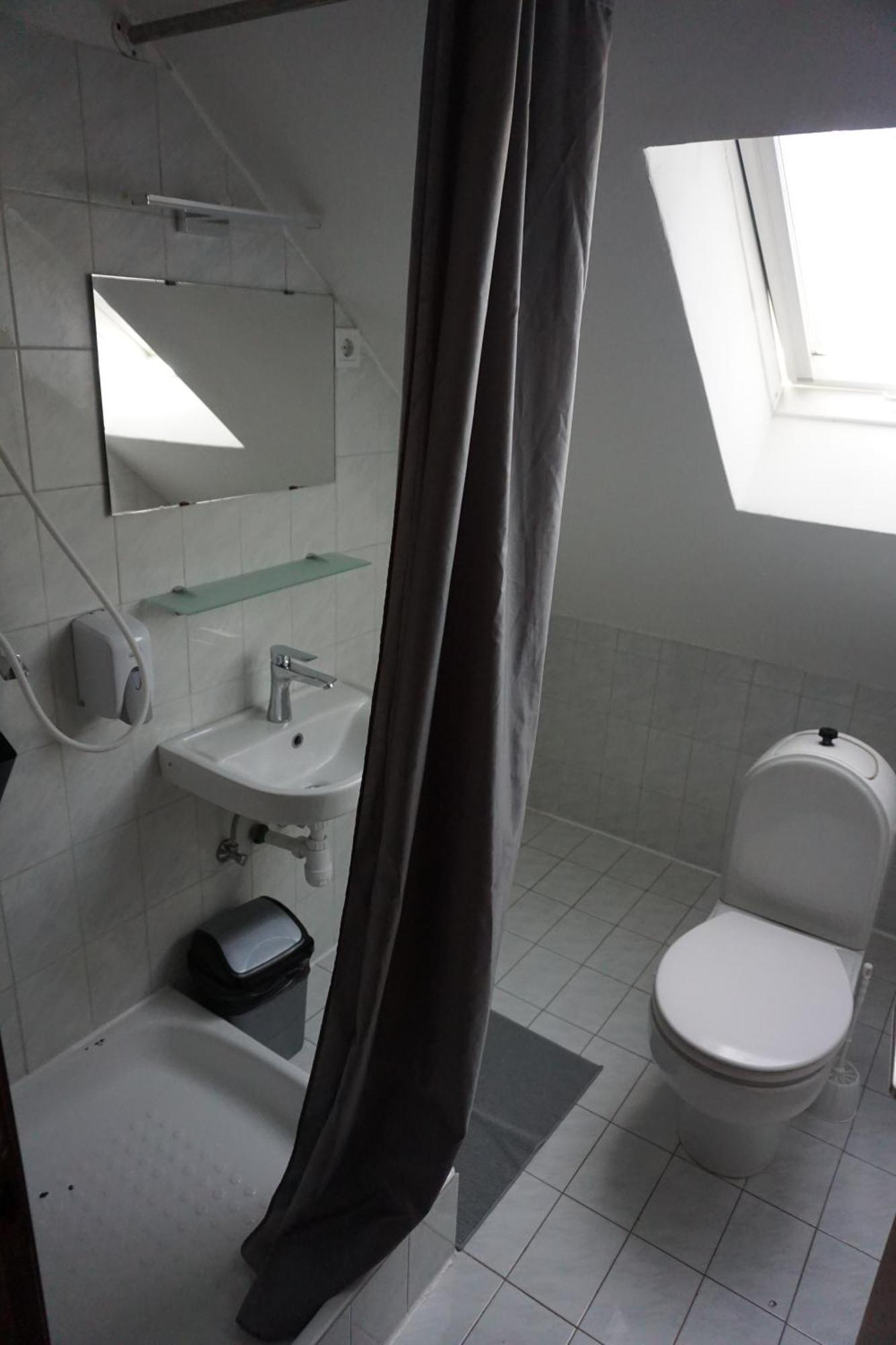 Majus 1 Vendeghaz - Torony Hotel Bagian luar foto
