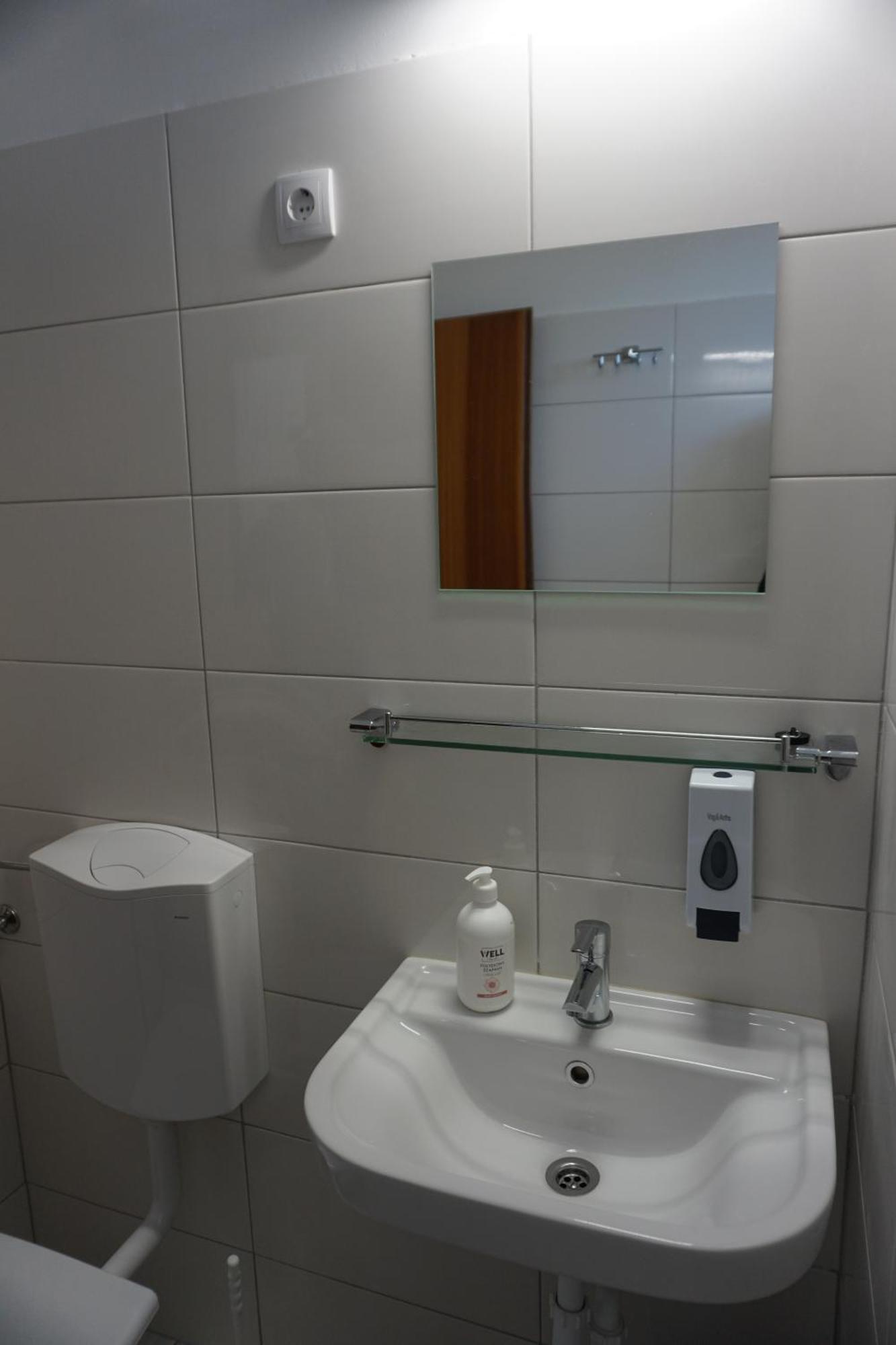 Majus 1 Vendeghaz - Torony Hotel Bagian luar foto