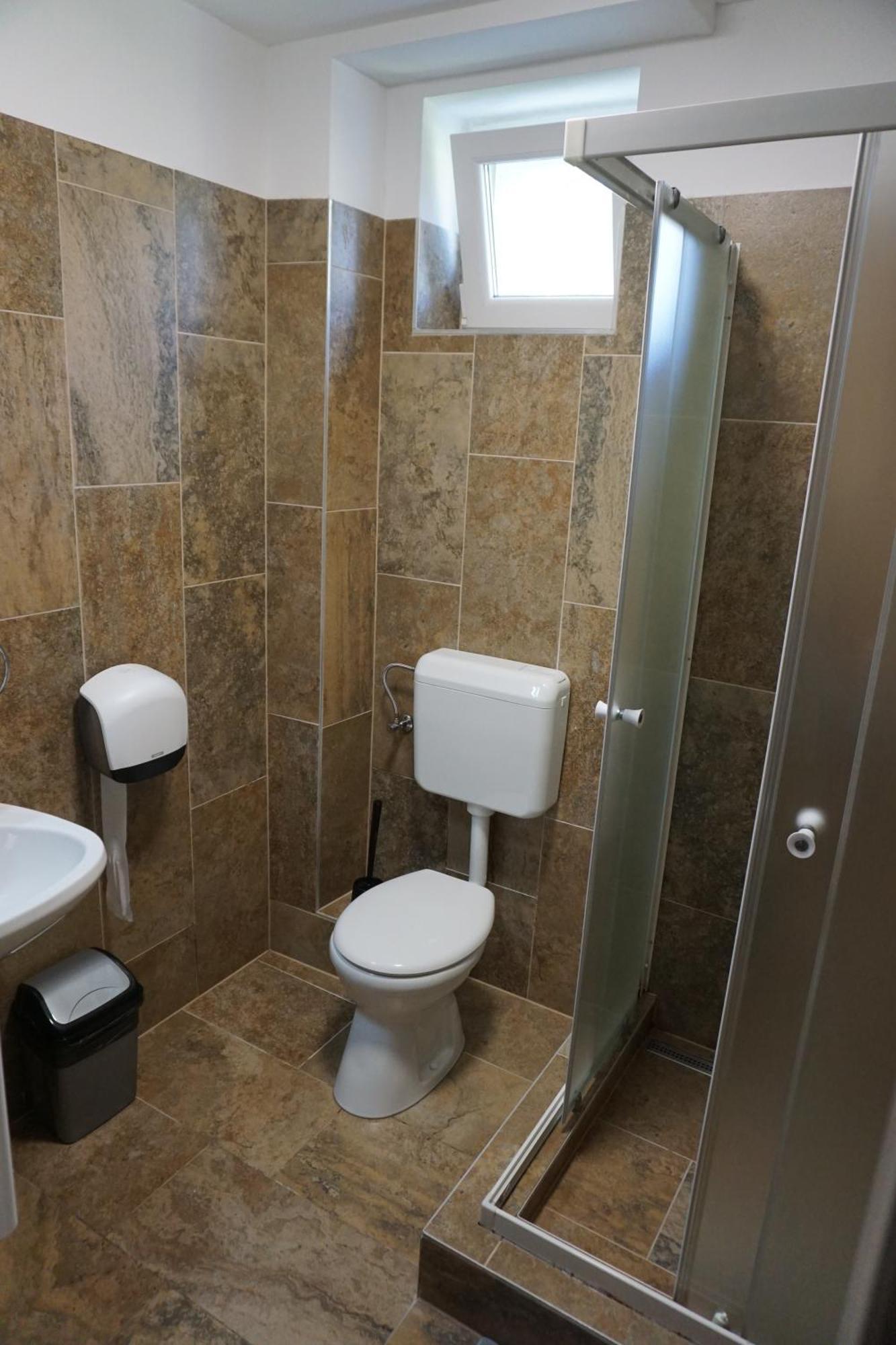 Majus 1 Vendeghaz - Torony Hotel Bagian luar foto
